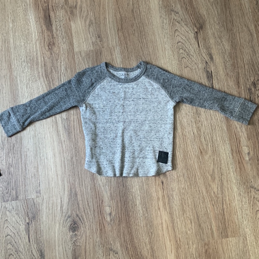 Gap Tops - Picture 3 of 3